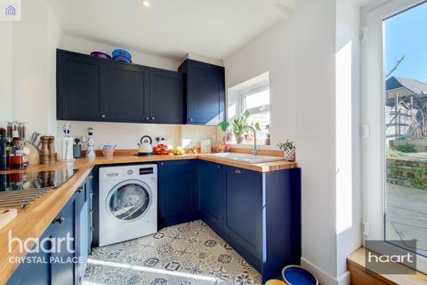 85 Biggin Hill, London, SE19 3HT