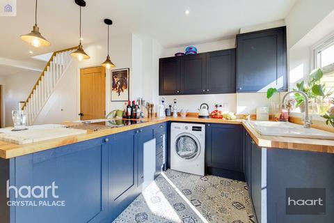 85 Biggin Hill, London, SE19 3HT