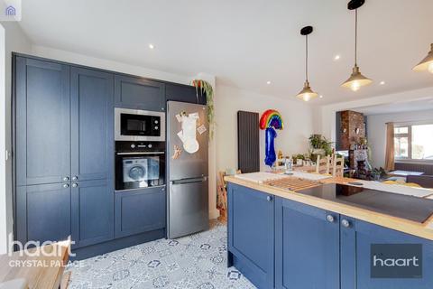 85 Biggin Hill, London, SE19 3HT