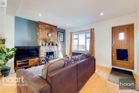 85 Biggin Hill, London, SE19 3HT