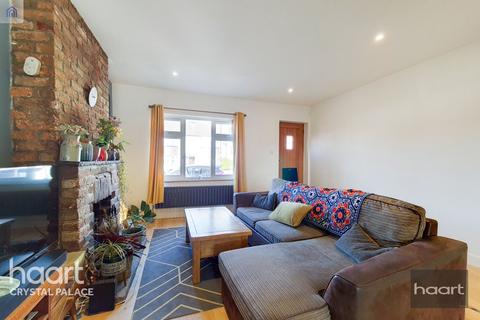 85 Biggin Hill, London, SE19 3HT