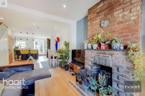 85 Biggin Hill, London, SE19 3HT