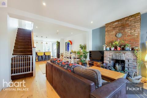 85 Biggin Hill, London, SE19 3HT
