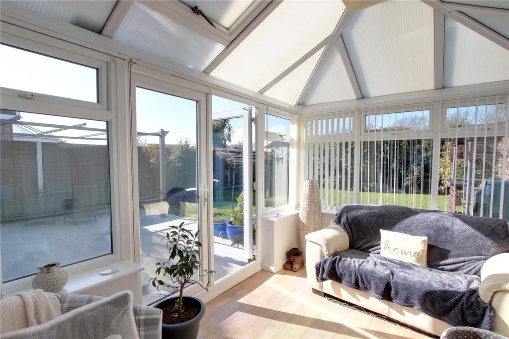 Tideway, Littlehampton, West Sussex... 4 bed detached house £525,000