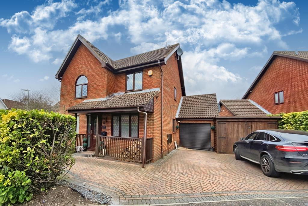 Pershore Close Locks Heath 4 Bed Detached House £550 000