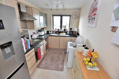2 bedroom flat for sale - Vine Close, Wolverhampton