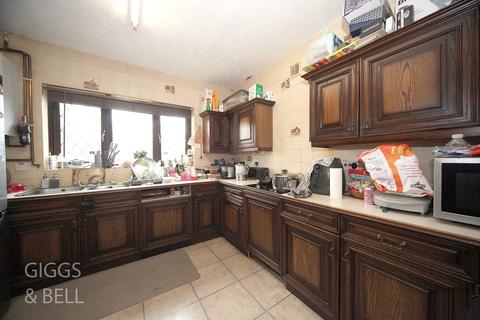 15 Abigail Close, Luton, LU3 1ND