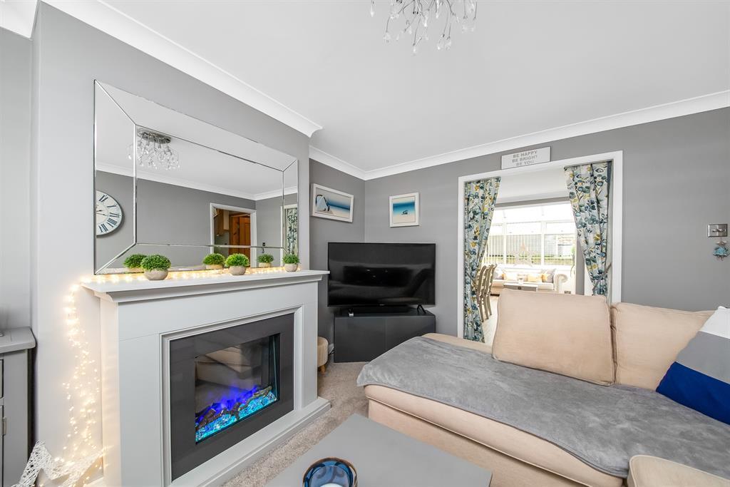 Wrenbeck Drive, Otley, LS21 3 bed semidetached house £365,000