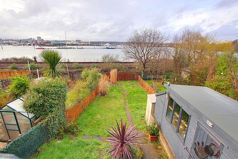 6 Braeside Road, Southampton, SO19 7AX