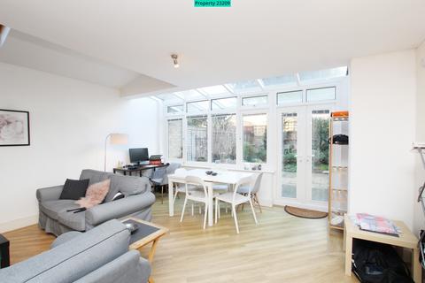 2 bedroom ground floor flat to rent, Hambalt Road, London