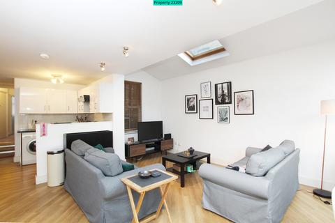 2 bedroom ground floor flat to rent, Hambalt Road, London