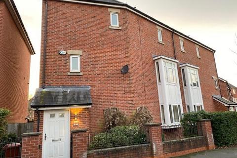 4 bedroom semi-detached house to rent, Drayton Street, Hulme, Manchester. M15 5LL