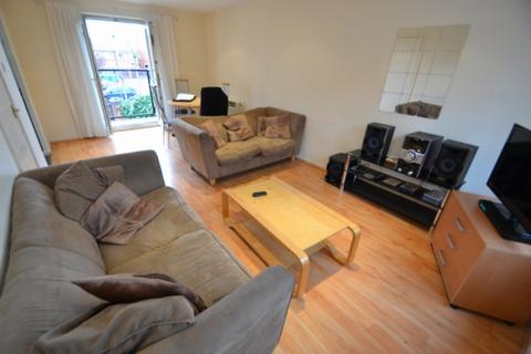 3 bedroom apartment to rent, 359 Stretford Rd, Hulme, Manchester, M15 4ZY