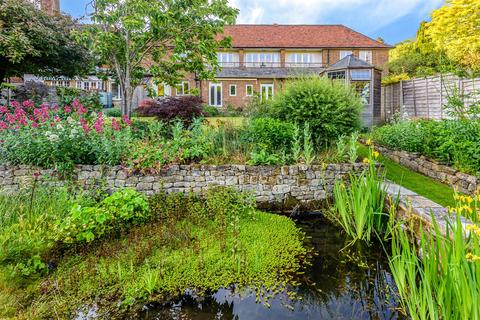 2, Sixpenny Yard Edinburgh Square, Midhurst, GU29 9NL