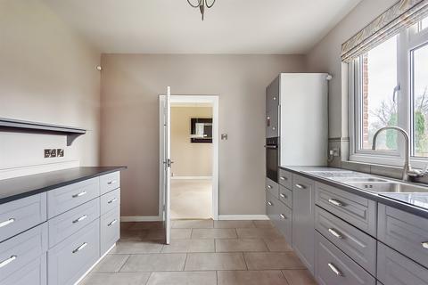 2, Sixpenny Yard Edinburgh Square, Midhurst, GU29 9NL