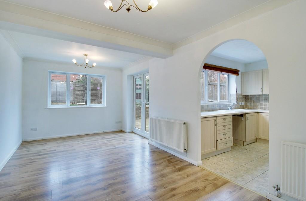 Scarlet Close, Ash Brake, Swindon 4 bed detached house £375,000
