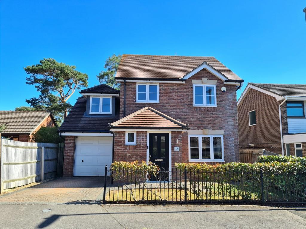 Romford Road, Warsash 4 bed detached house £575,000