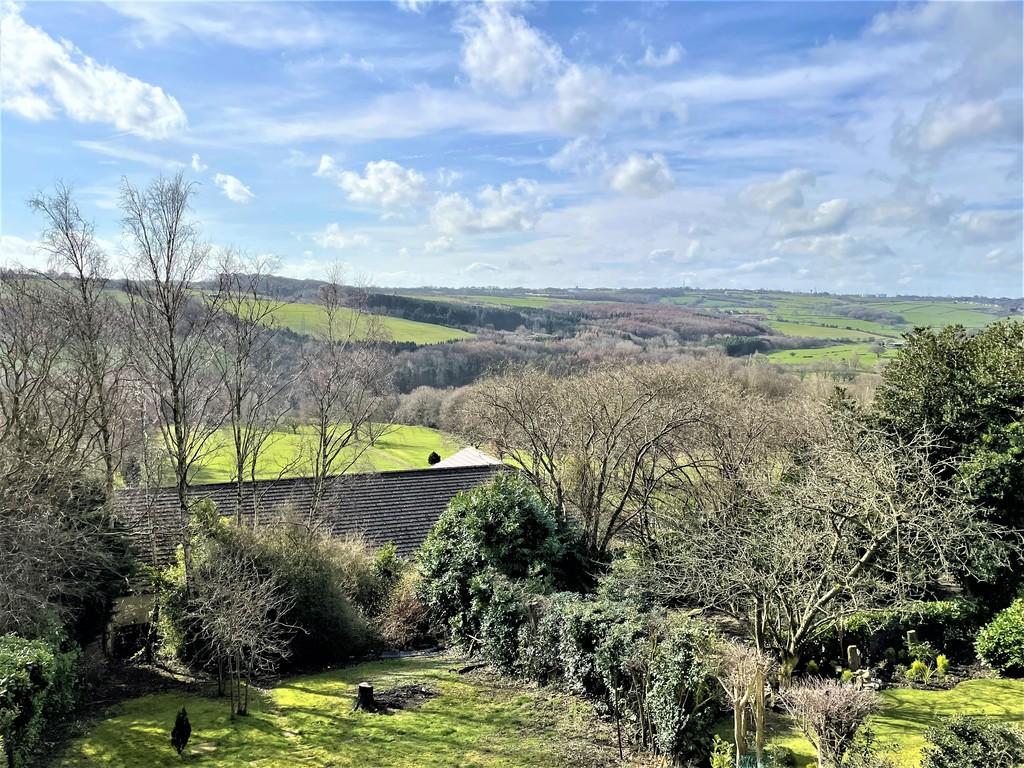 Fulneck, Pudsey 4 bed terraced house £1,350 pcm (£312 pw)