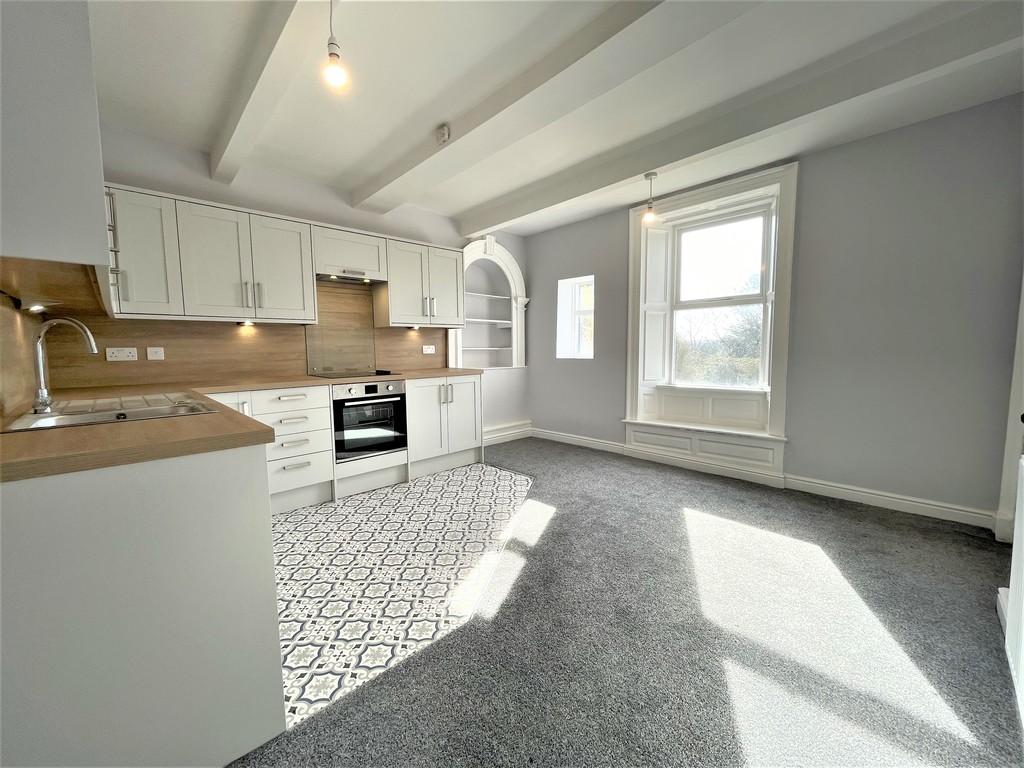 Fulneck, Pudsey 4 bed terraced house £1,350 pcm (£312 pw)