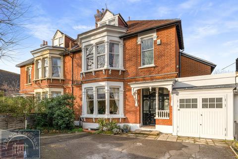 15 Aldersbrook Road, London, E12 5HH