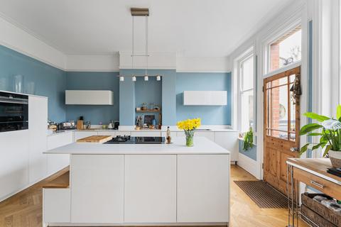15 Aldersbrook Road, London, E12 5HH