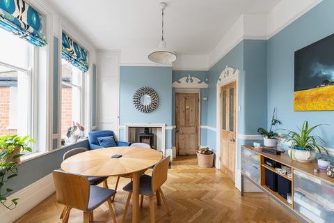 15 Aldersbrook Road, London, E12 5HH