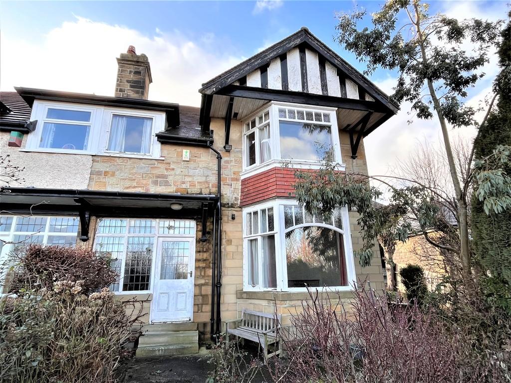 Upper Batley Low Lane, Batley 5 bed semidetached house £335,000