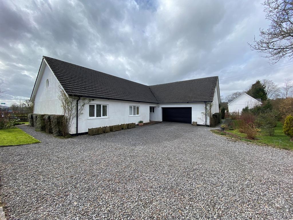 Ffarmers, Llanwrda, SA19 4 bed detached bungalow £449,950