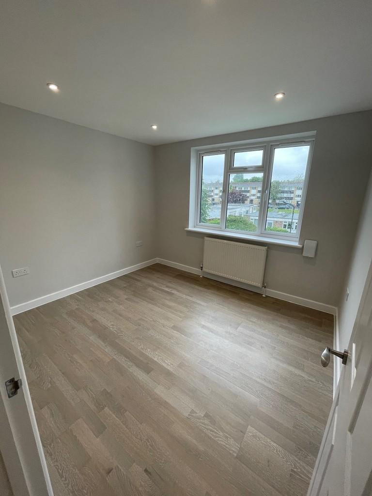 Poplar Grove, Wembley,HA9 9DB 3 bed flat £1,750 pcm (£404 pw)
