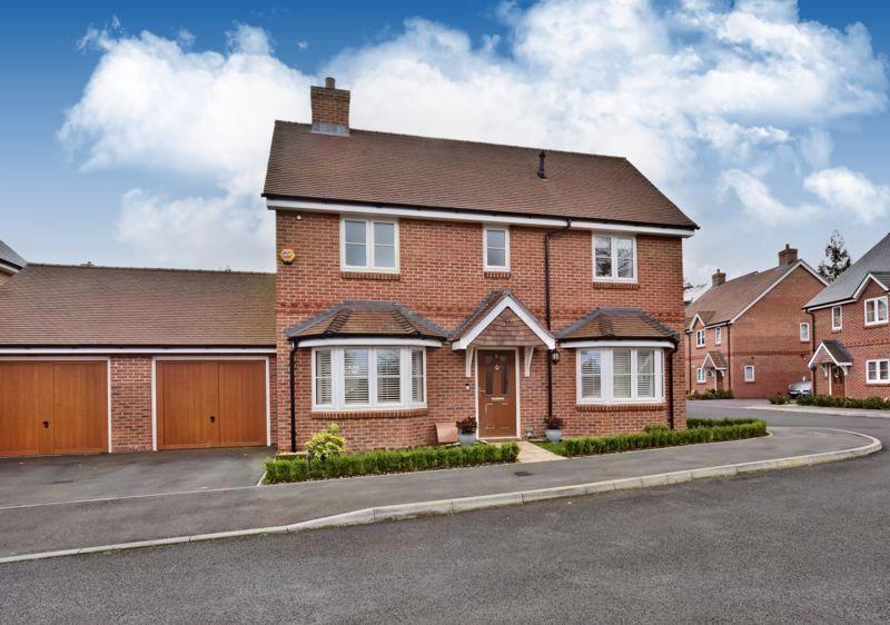 Juniper Close, Farnham 3 bed detached house £575,000