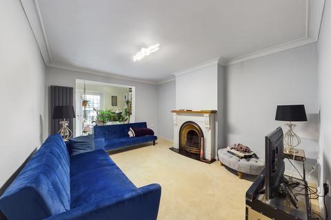 6 Ashley Close, Pinner, HA5 3UF