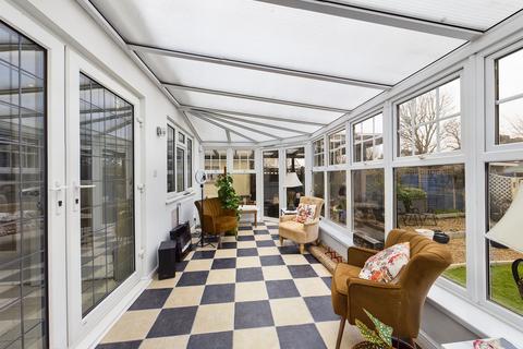 6 Ashley Close, Pinner, HA5 3UF