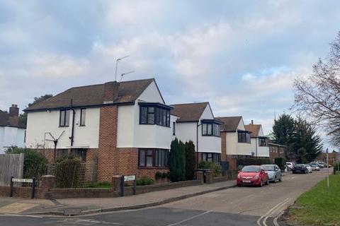 8 Lyndale, Thames Ditton, KT7 0LR