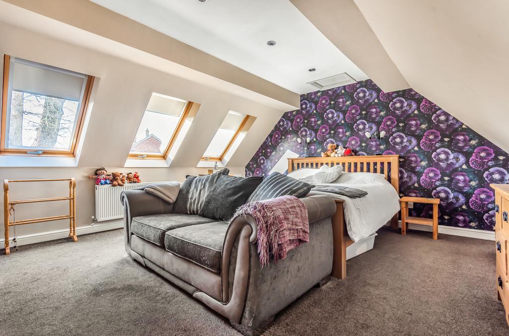Huntsland, Royal Wootton Bassett, SN4 4 bed detached house £525,000
