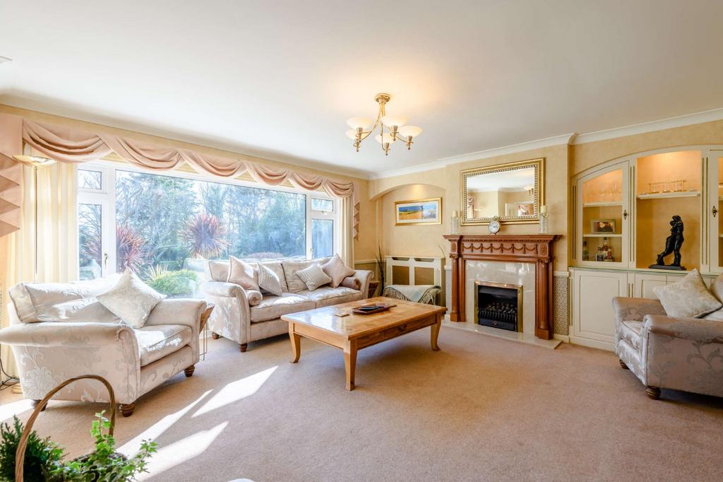 Oak Drive, Alderbury, Salisbury, Wiltshire 4 bed detached house for
