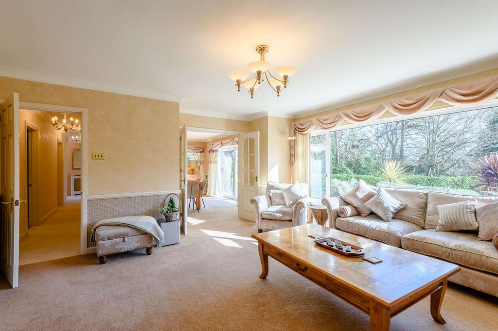 Oak Drive, Alderbury, Salisbury, Wiltshire 4 bed detached house for