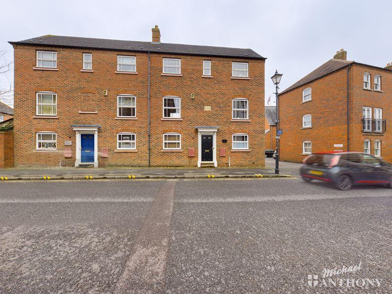 Wedgewood Street, Aylesbury 3 bed townhouse £375,000