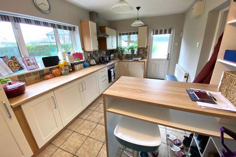 3 bedroom semi-detached house to rent, Aconbury Avenue, Hereford