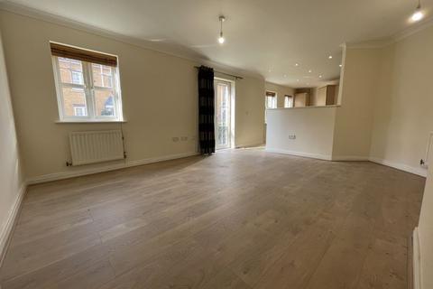 2 bedroom apartment to rent - Recently Renovated 2 Bedroom 2 Bathroom Ground Floor Apartment - Mill Hill NW7
