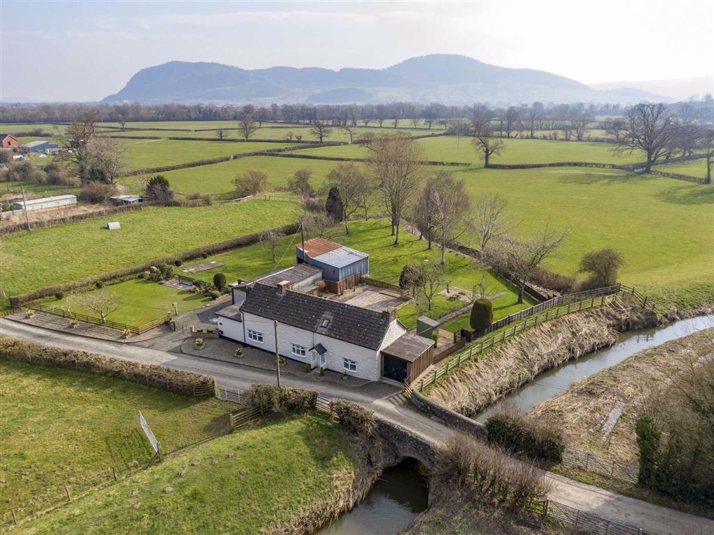 Pool Quay, Welshpool, SY21 3 bed detached house £325,000