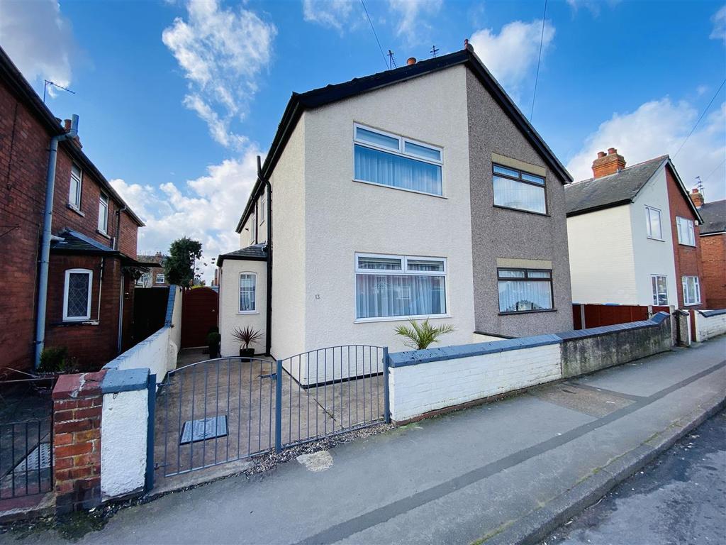 Western Road, Goole 3 bed semidetached house £180,000