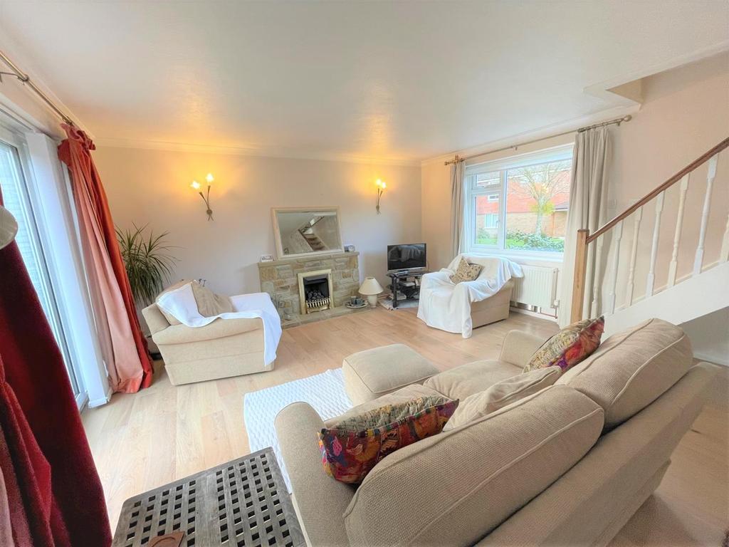 Wilmington Close, Hassocks 3 bed detached house £1,600 pcm (£369 pw)