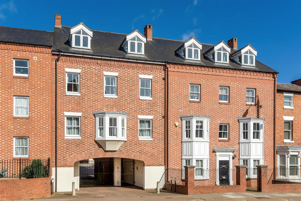 Guild Street, StratforduponAvon 2 bed penthouse £300,000