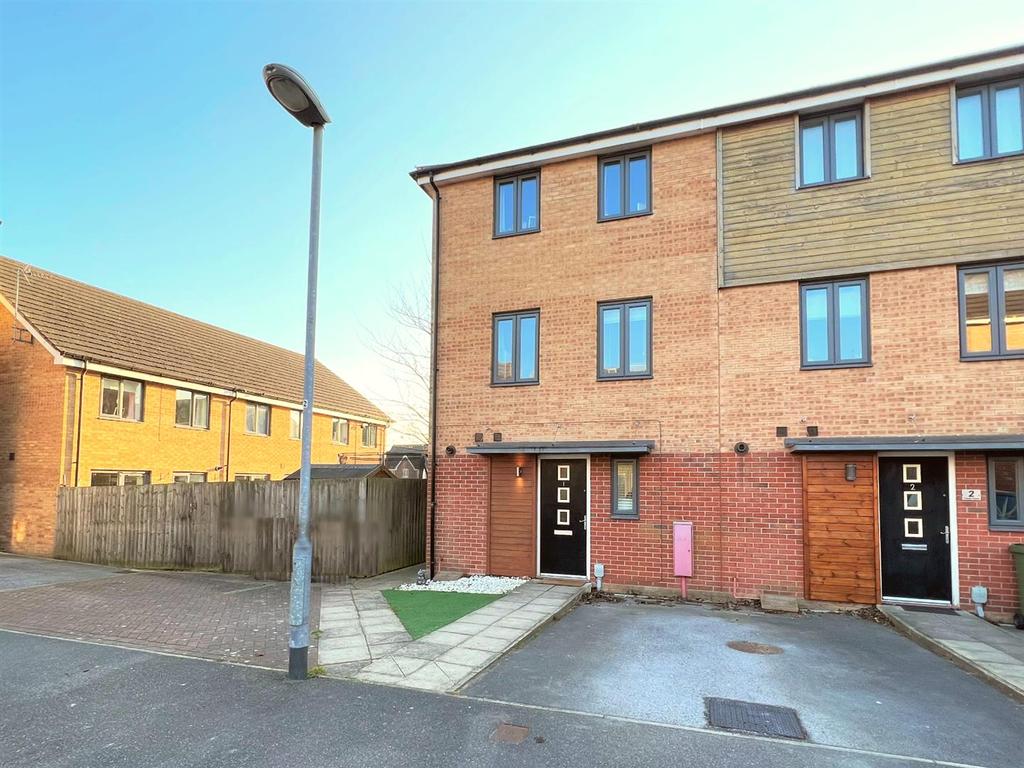 Turner Close, Brough 3 bed semidetached house for sale £190,000