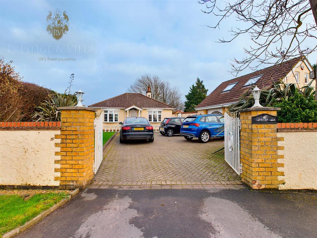 High Street, Offord Cluny, St. Neots 3 bed detached bungalow £525,000