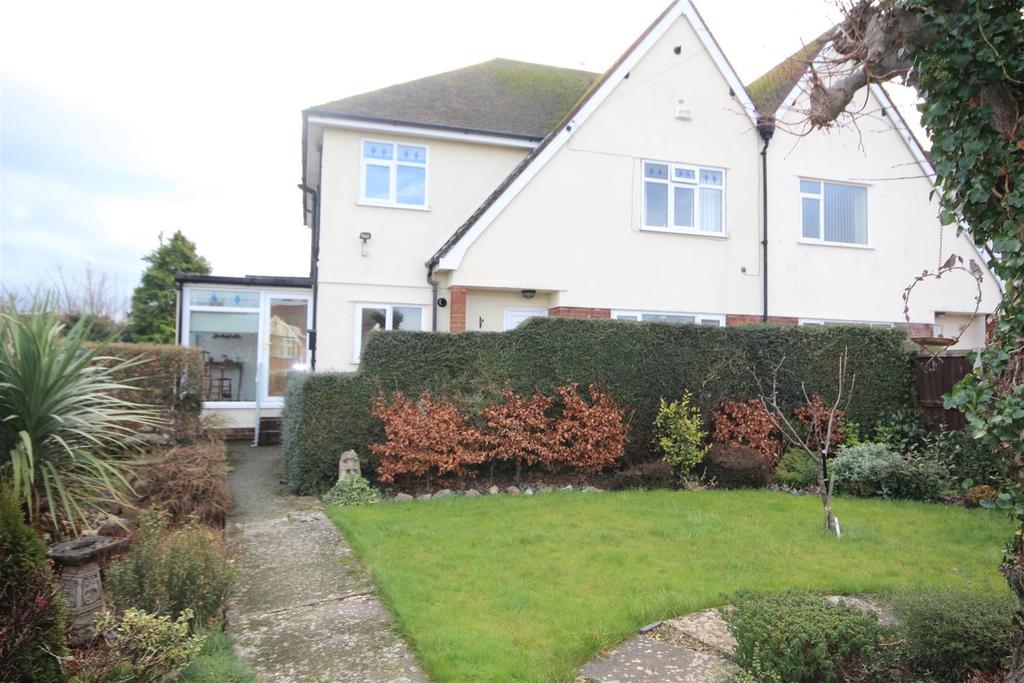 Penrhyn Isaf Road, Penrhyn Bay... 2 bed apartment £169,950