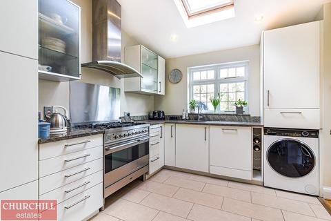 42 Cheyne Avenue, London, E18 2DR