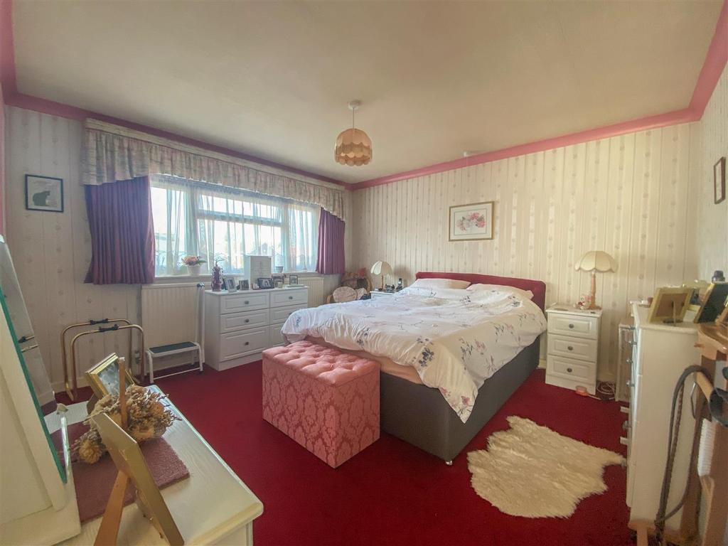 Bed 1.jpg
