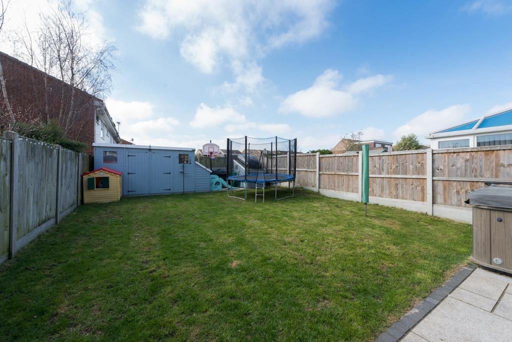 Staplehurst Gardens, Cliftonville, Margate 4 bed semidetached house