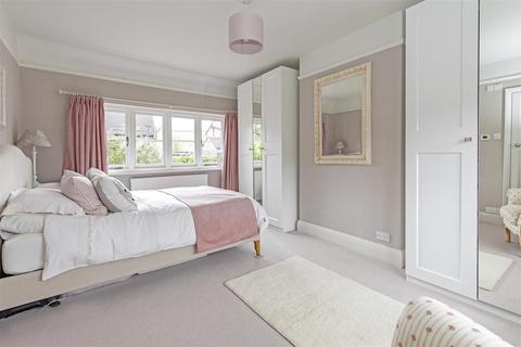 Willow Cottage Baslow Road, Bakewell, DE45 1AF